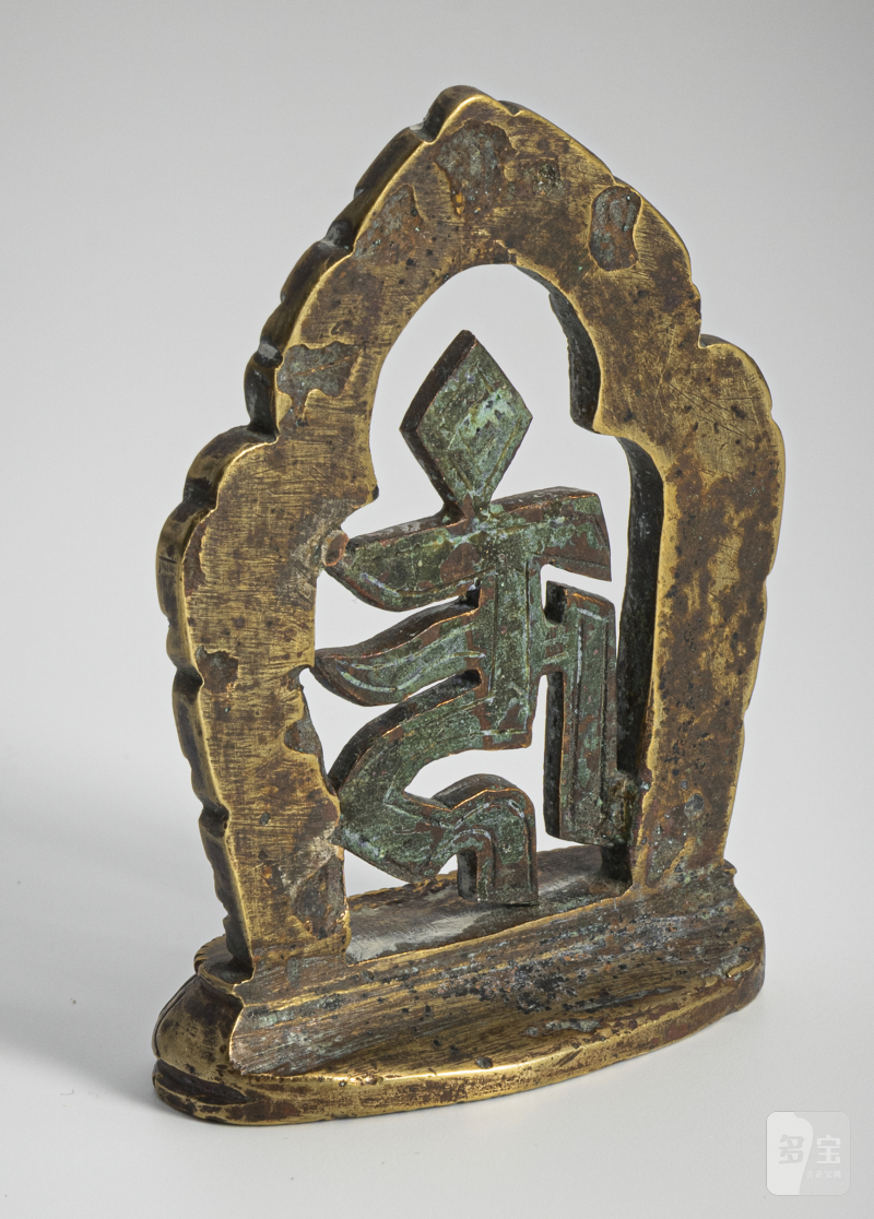 Altar emblem with Sanskrit character and a bronze of the Buddha - 图2